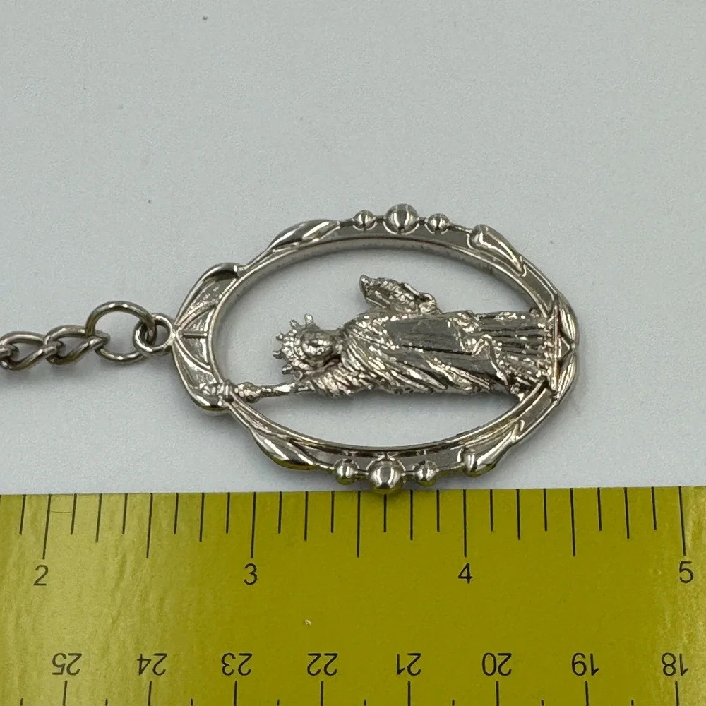 Statue of Liberty New York City Souvenir Keychain‎ Silver Tone Oval NY-N044